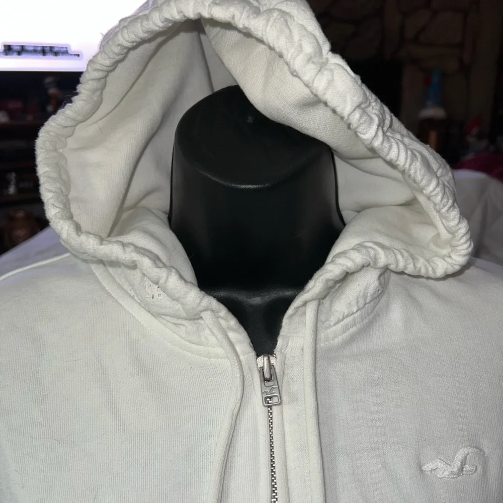 Hollister Full Zip Cropped Eyelet Hood Hoodie - Picture 2 of 11